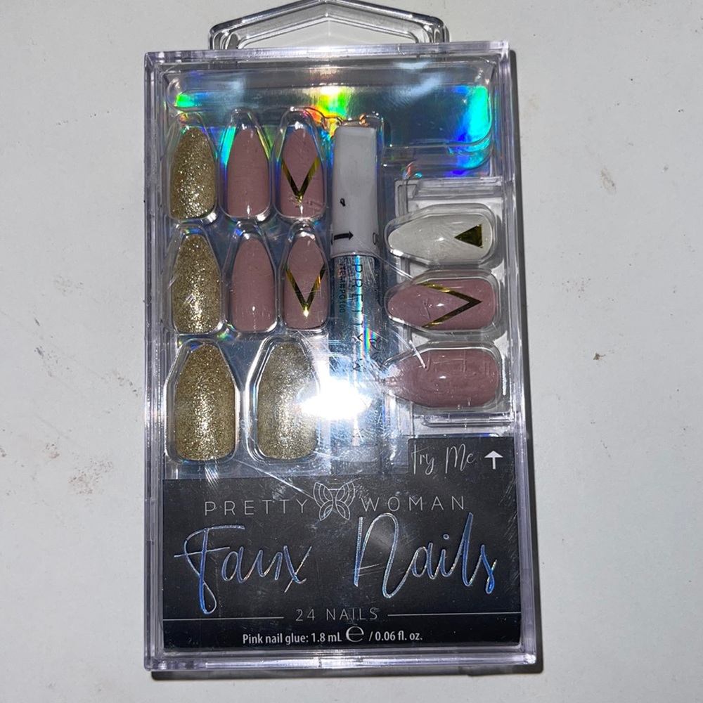 Pretty Woman Faux Nails